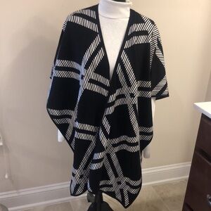 Chico’s NWT gorgeous Windowpane plaid reversible ruana/wrap